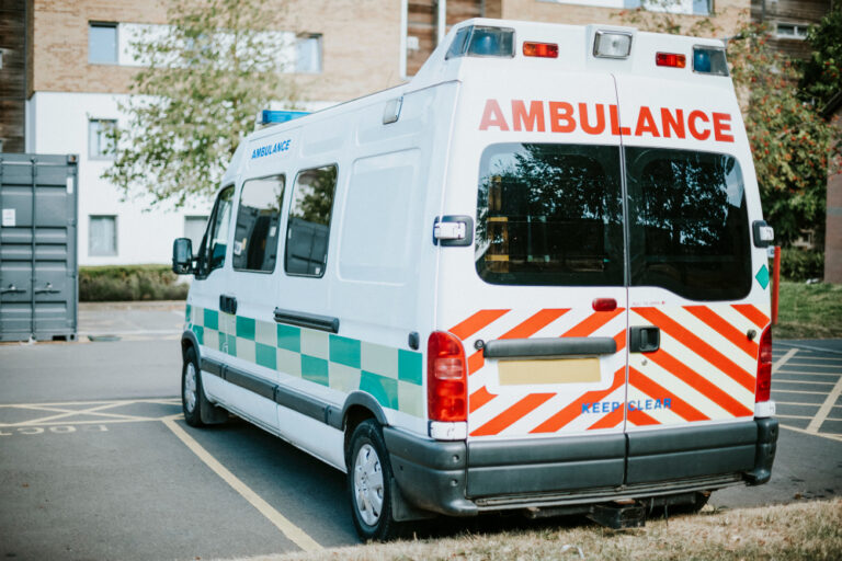 mobil ambulan