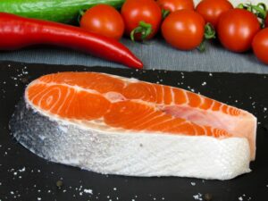 tips menjaga kesegaran salmon